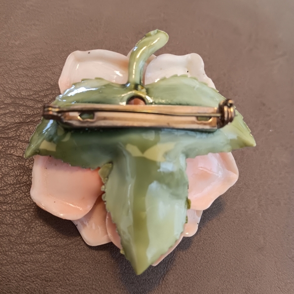 Vintage Floral Brooch Plastic Flower Pin - Picture 3 of 3